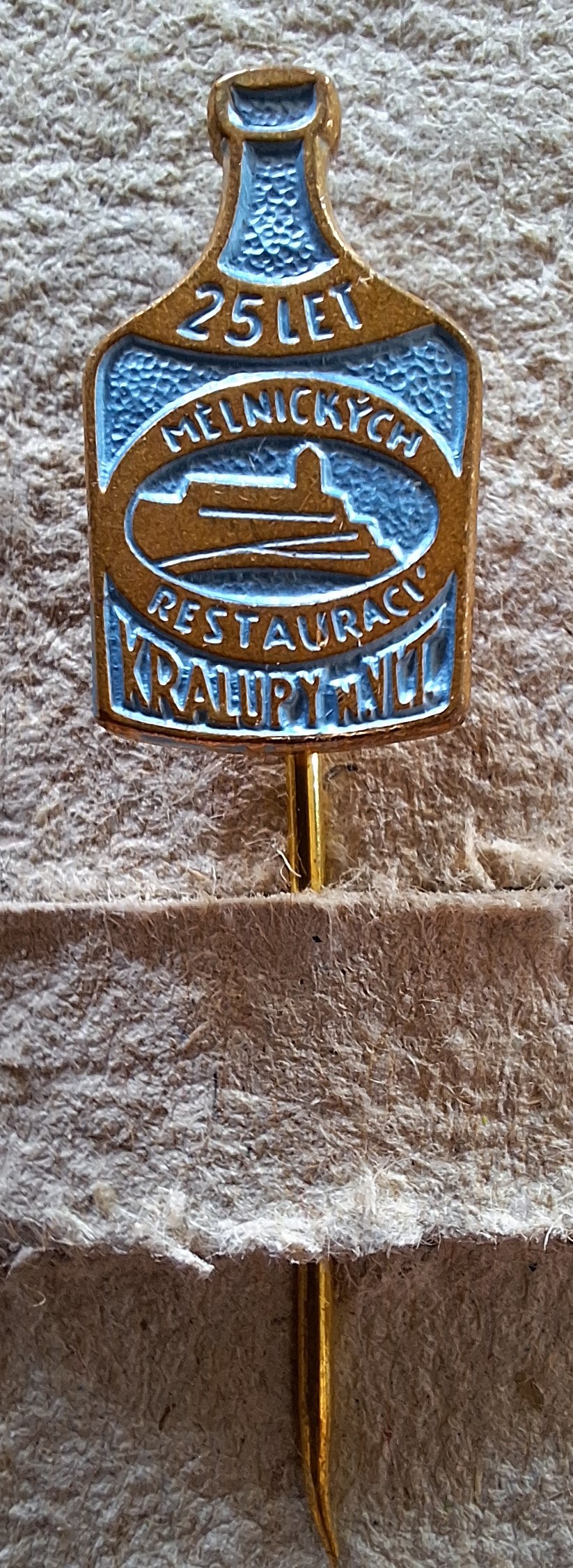 Odznak - Pivovary, Hospody, Restaurace - 25 LET - MĚLNICKÝCH RESTAURACÍ - KRALUPY NAD VLTAVOU - Světle modrý